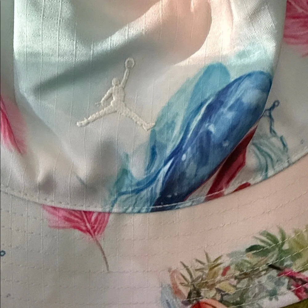 NWT Jordan Flamingo Paradise reversible  Bucket Hat size M unisex